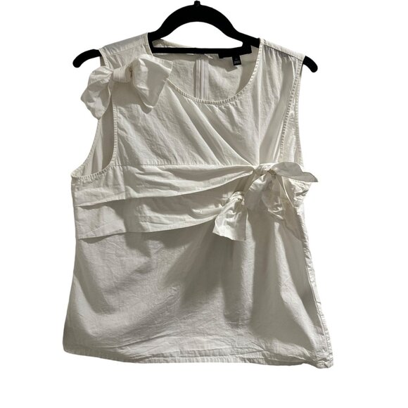 🍒 2/$20 🍒 White Sleeveless Blouse with 3 Bows and Ruching Across Front sz M - Picture 1 of 7